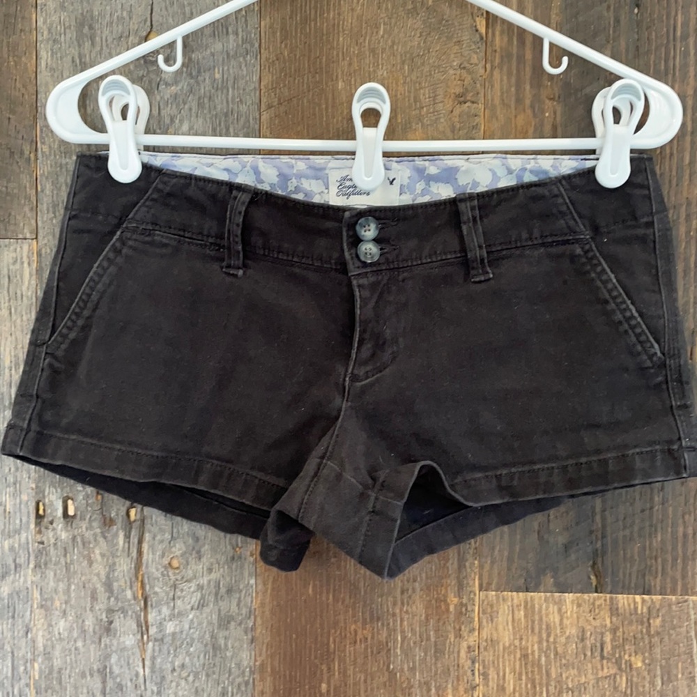 American Eagle “ khaki” Short Shorts